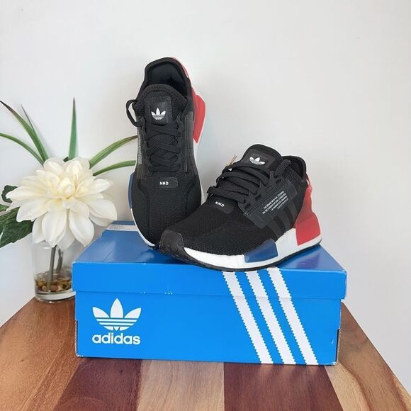 New Adidas NMD R1 V2 Junior Casual Sneakers‎ Size US5.5/UK5/EU38 - Picture 1 of 7